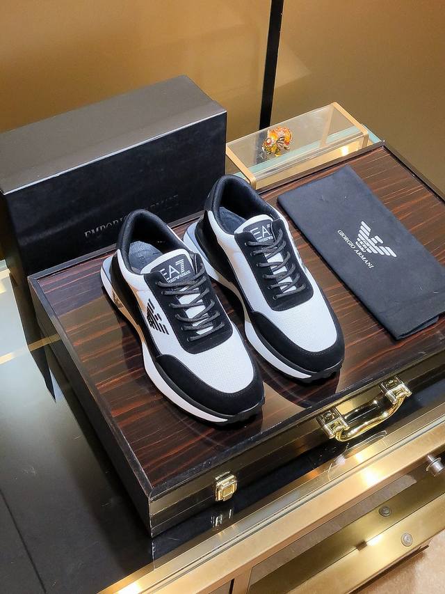 商品名称：Armani 阿玛尼 正规码数: 38-44 休闲鞋 商品材料：精选 网布鞋面，柔软羊皮垫脚；原厂特供大底。